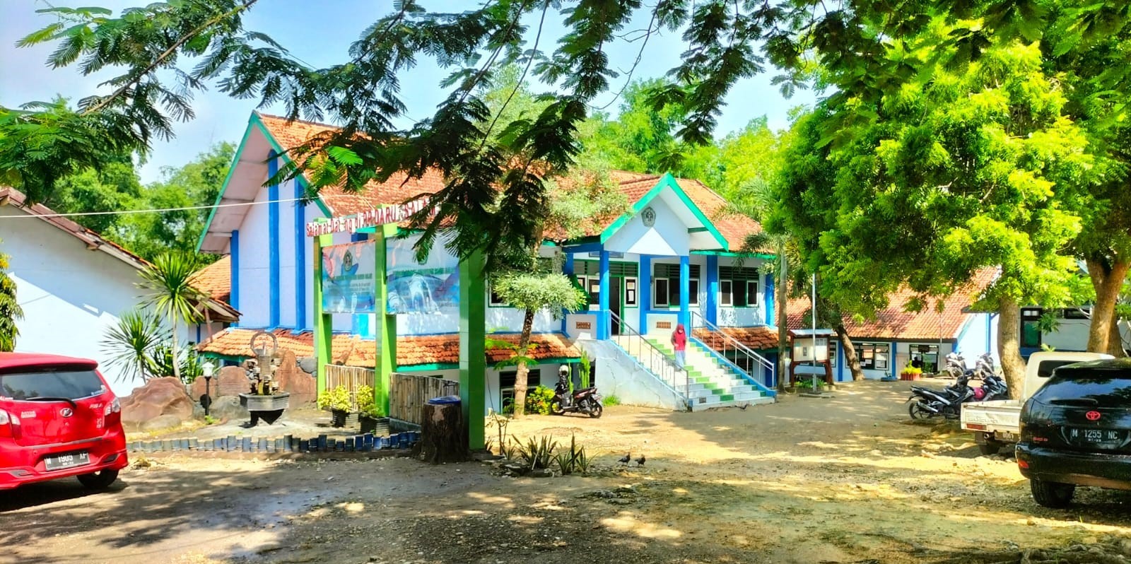 Gambar Sekolah Tampak Samping